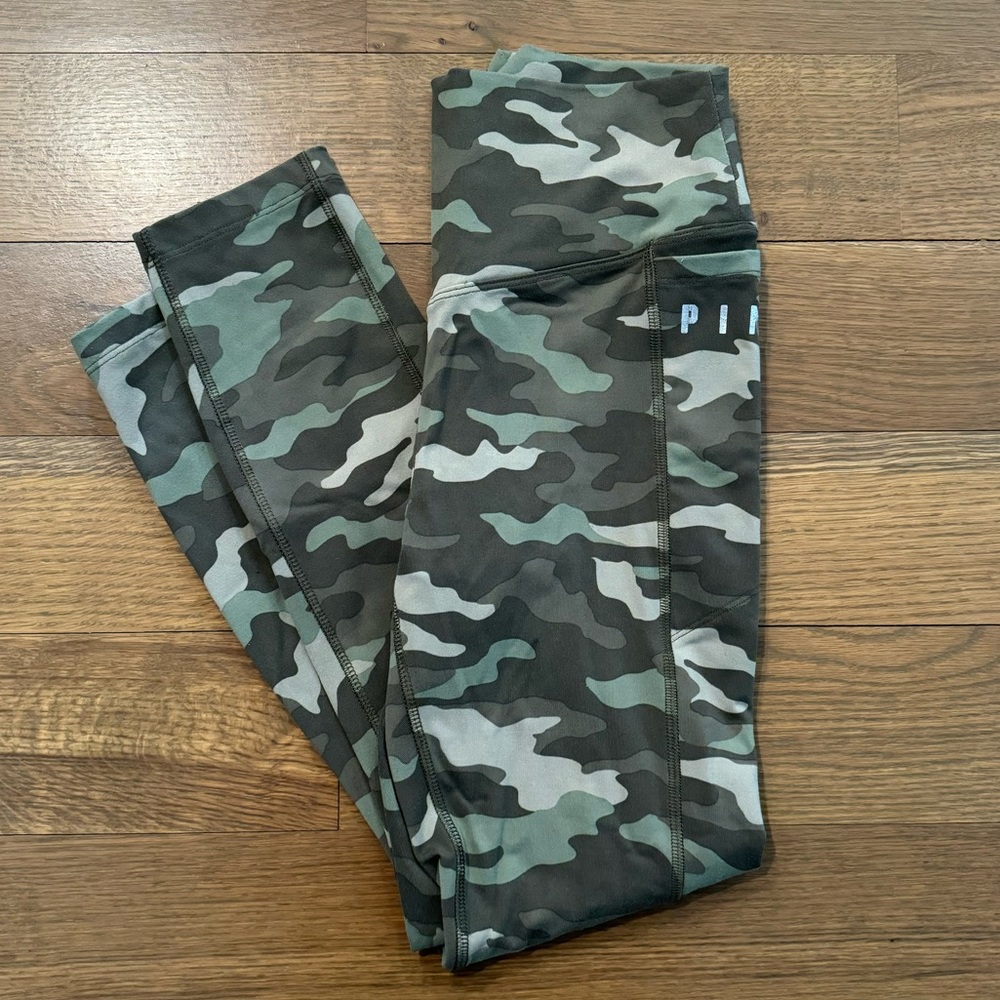 Victoria’s Secret PINK Camo Leggings Size Small